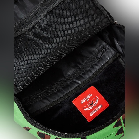Sprayground GREEN MONEY BEAR DLXSV
BACKPACK - Picture 7 of 9